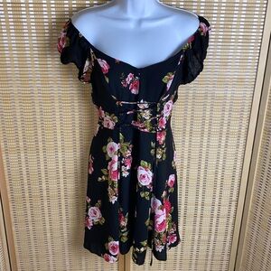🔶Wayf BlackFloral Dress Corset Bodice Cap Sleeves Size Small NWT